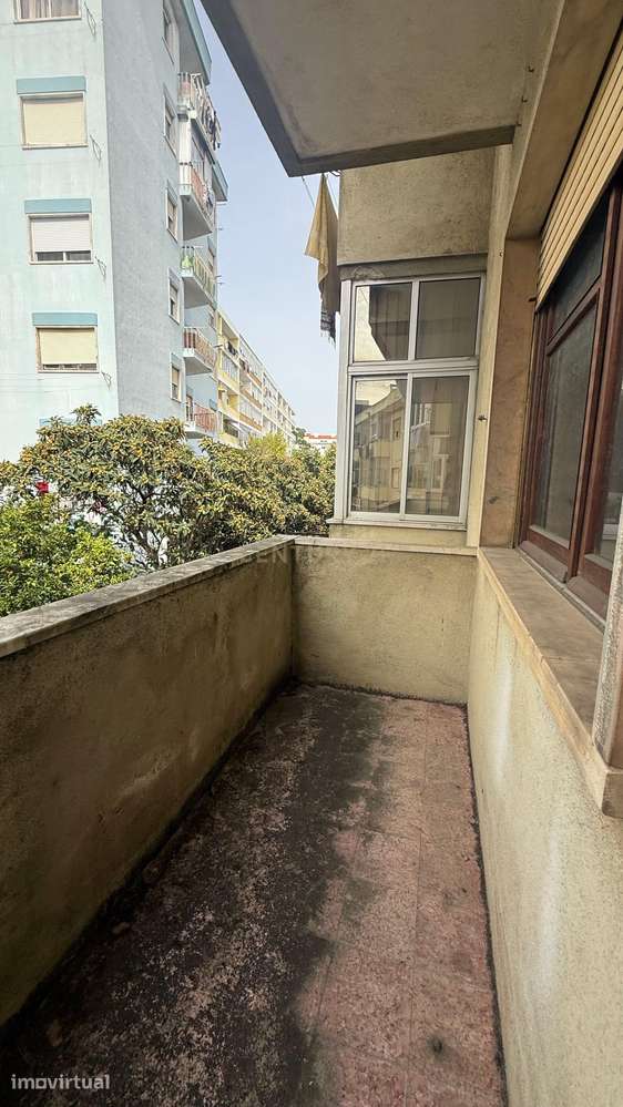 Apartamento T2 para recuperação em Sacavém - Grande imagem: 3/18