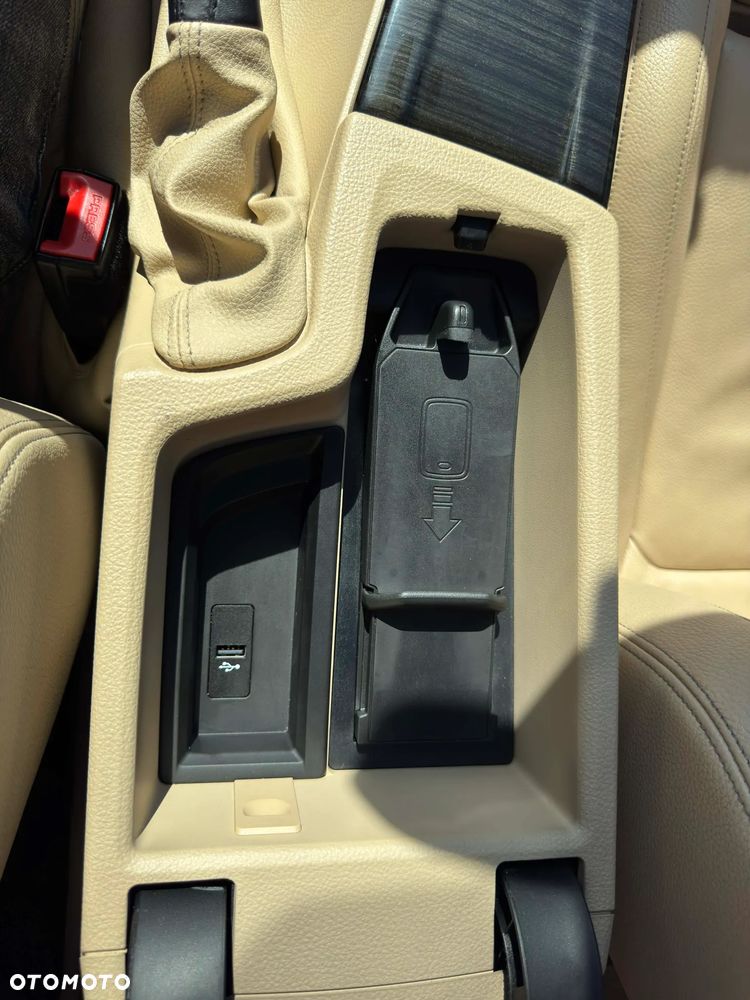 BMW Seria 3 330i xDrive M Sport - 11