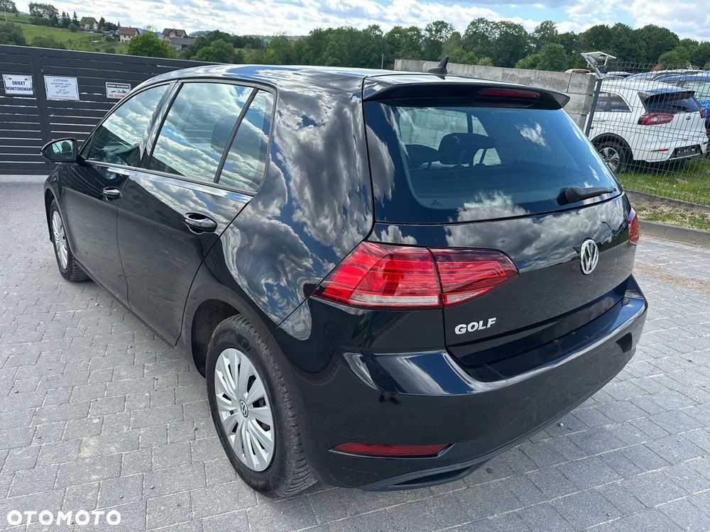 Volkswagen Golf - 6