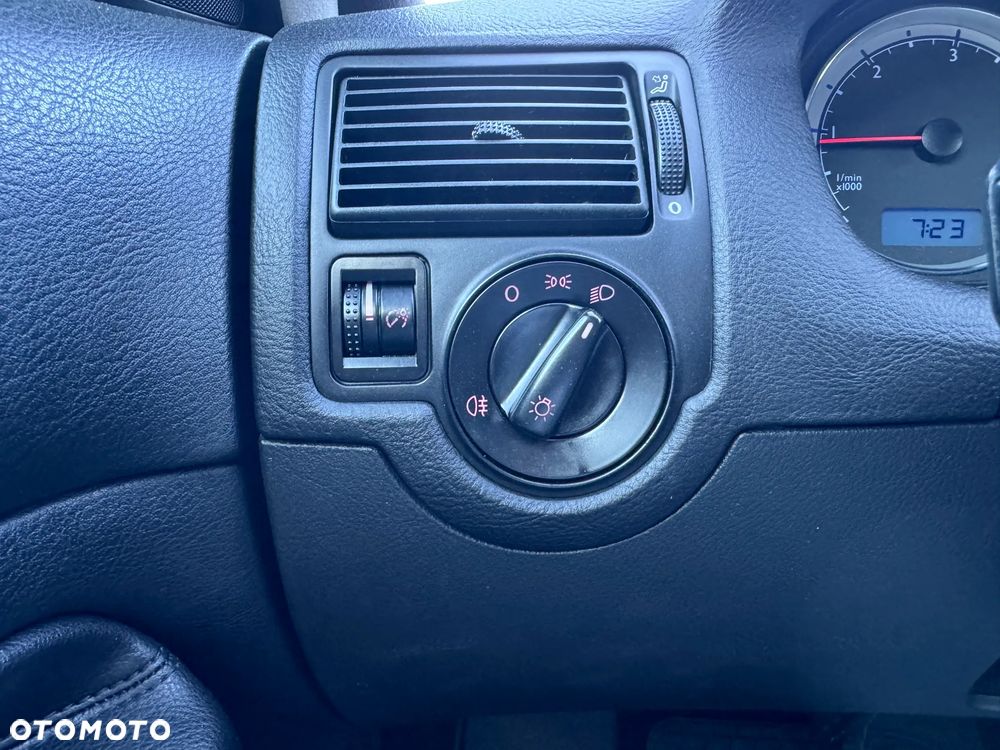 Volkswagen Golf 1.9 TDI Trendline Tiptr - 22