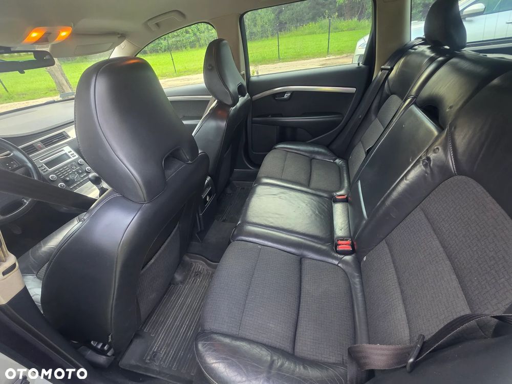 Volvo V70 D5 Momentum - 8