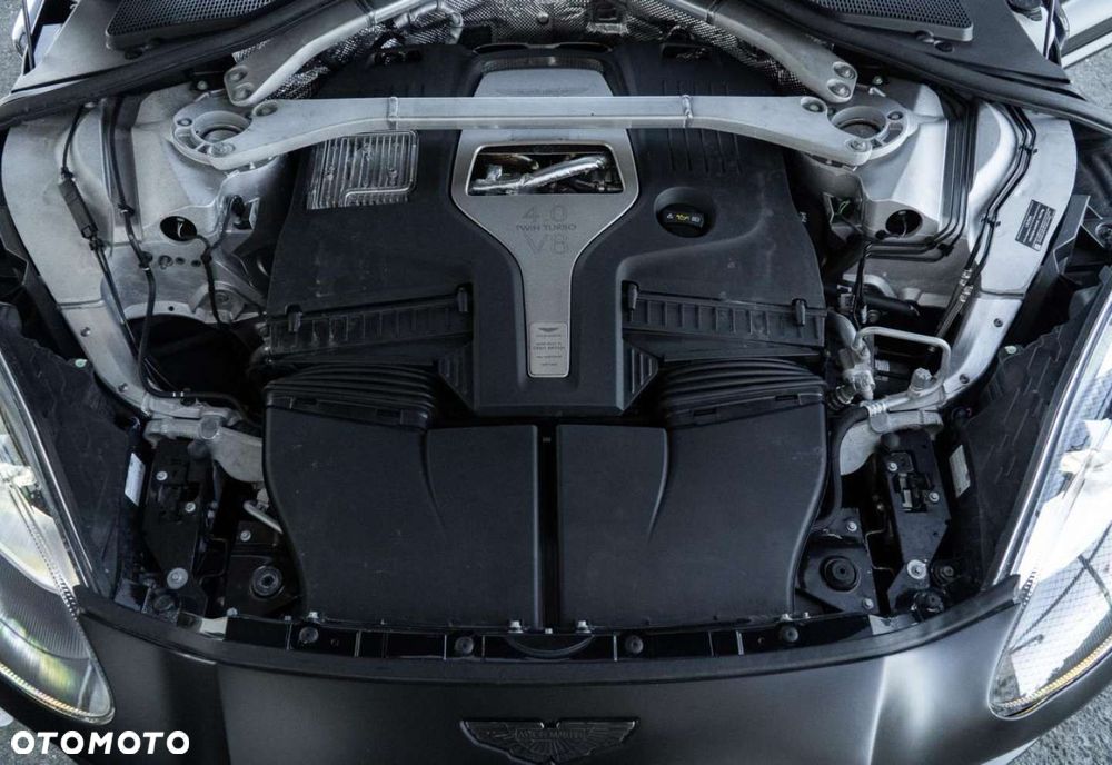 Aston Martin DBX - 5