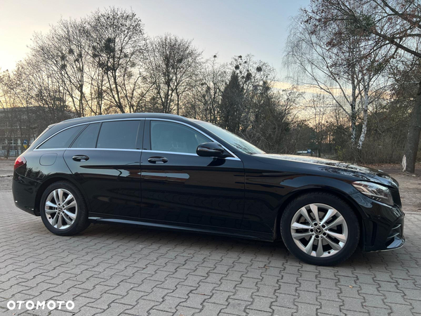 Mercedes-Benz Klasa C 220 d T 9G-TRONIC AMG Line