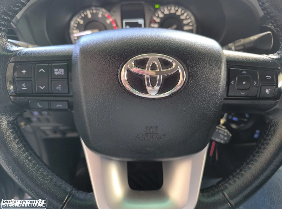 Toyota Hilux 2.4 D-4D 4WD CD Tracker - 8
