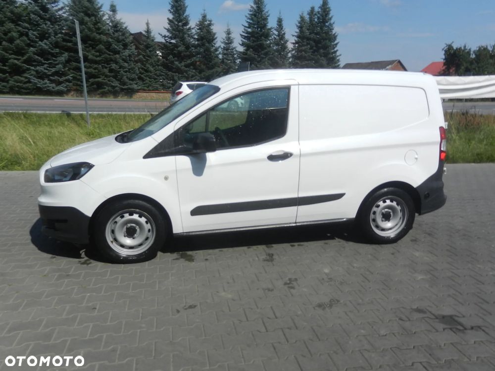 Ford Courier - 18