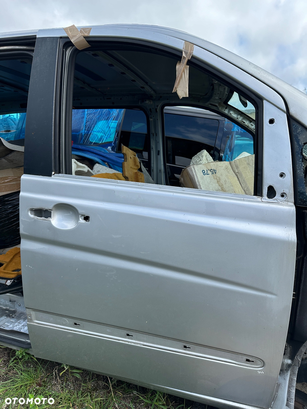 mercedes  VITO VIANO 639 drzwi prawe srebrne