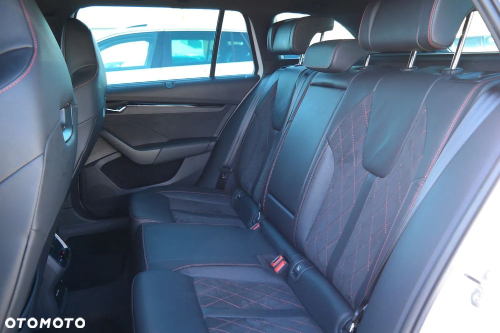 Skoda Octavia Combi 2.0 TDI DSG 4x4 RS - 12