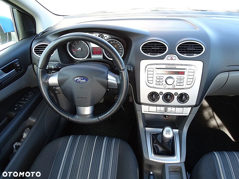 Ford Focus 1.6 16V Ghia - 29