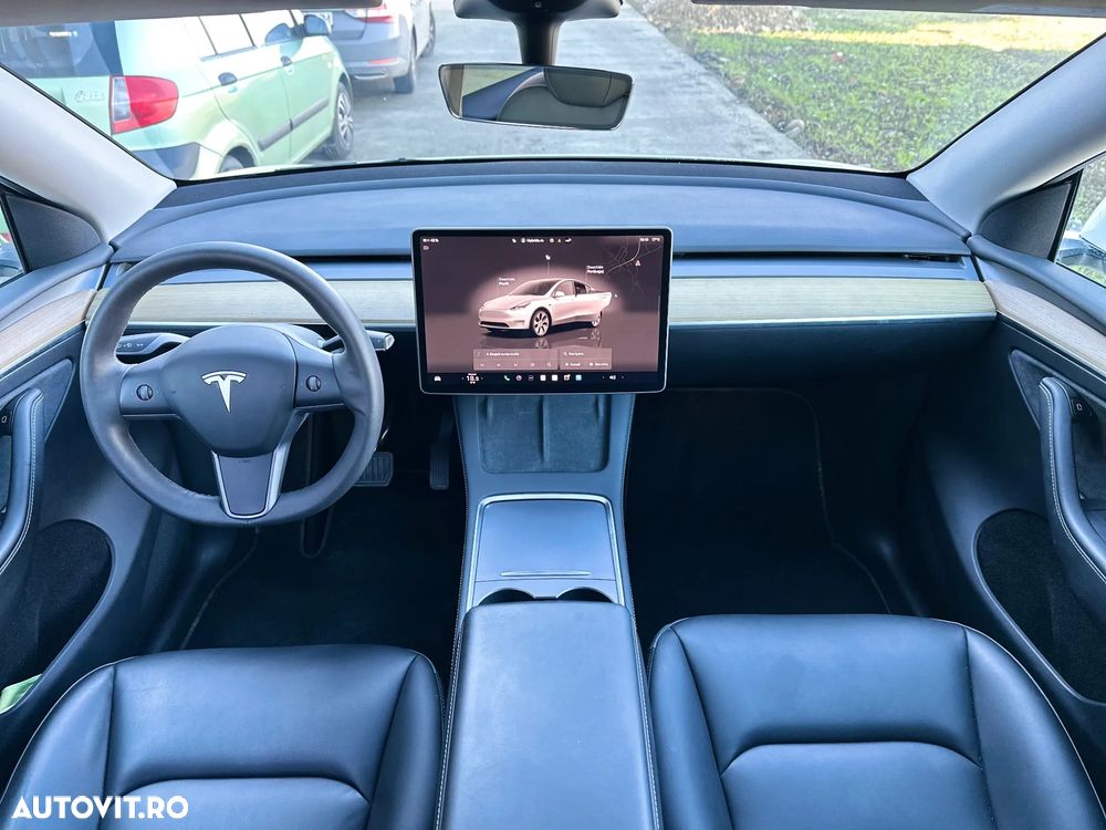 Tesla Model Y - 18