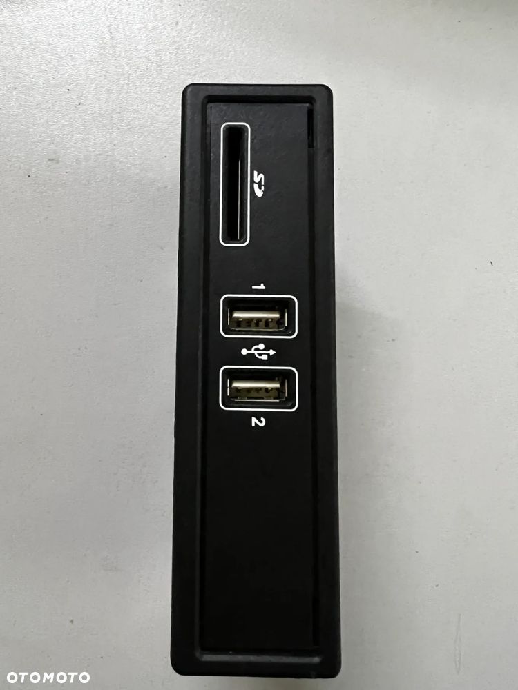 MERCEDES PANEL SD USB A2138200401 - 3