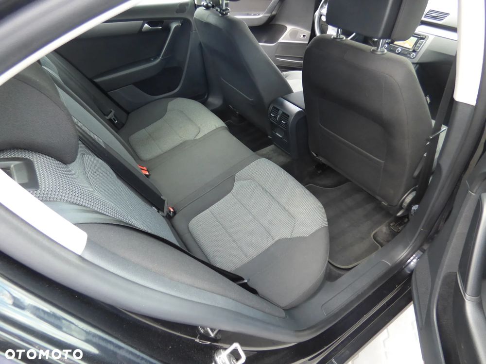 Volkswagen Passat 2.0 TDI Comfortline - 20