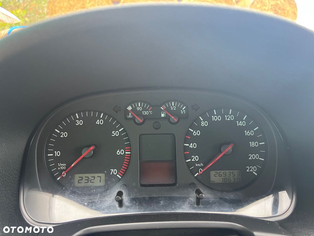 Volkswagen Golf - 8