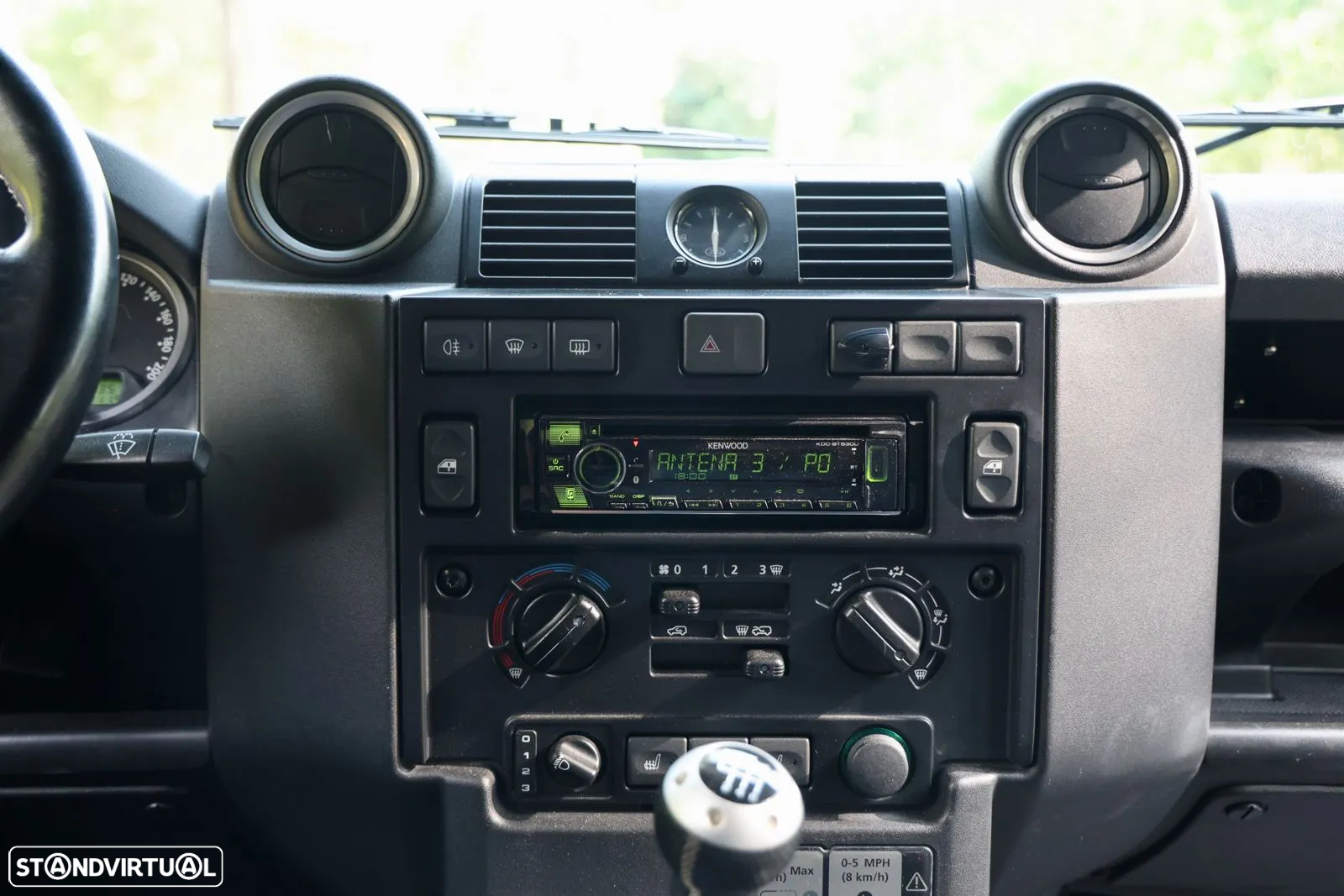Land Rover Defender 110 CC 2.4 CRD SE - 14
