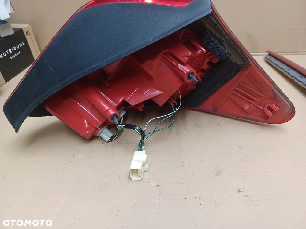 LAMPA TYLNA LEWA TOYOTA RAV4 III LIFT - 2