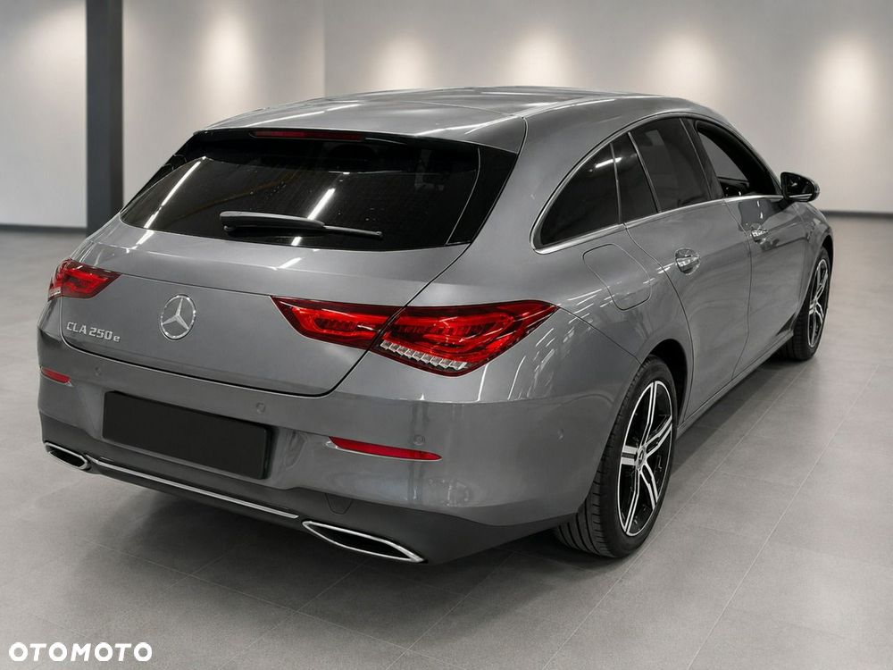 Mercedes-Benz CLA 250 e PHEV 8G-DCT - 3