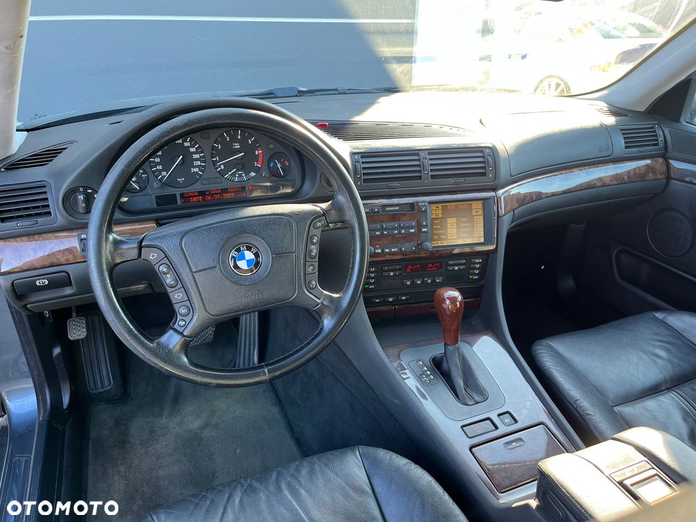 BMW Seria 7 740i - 18