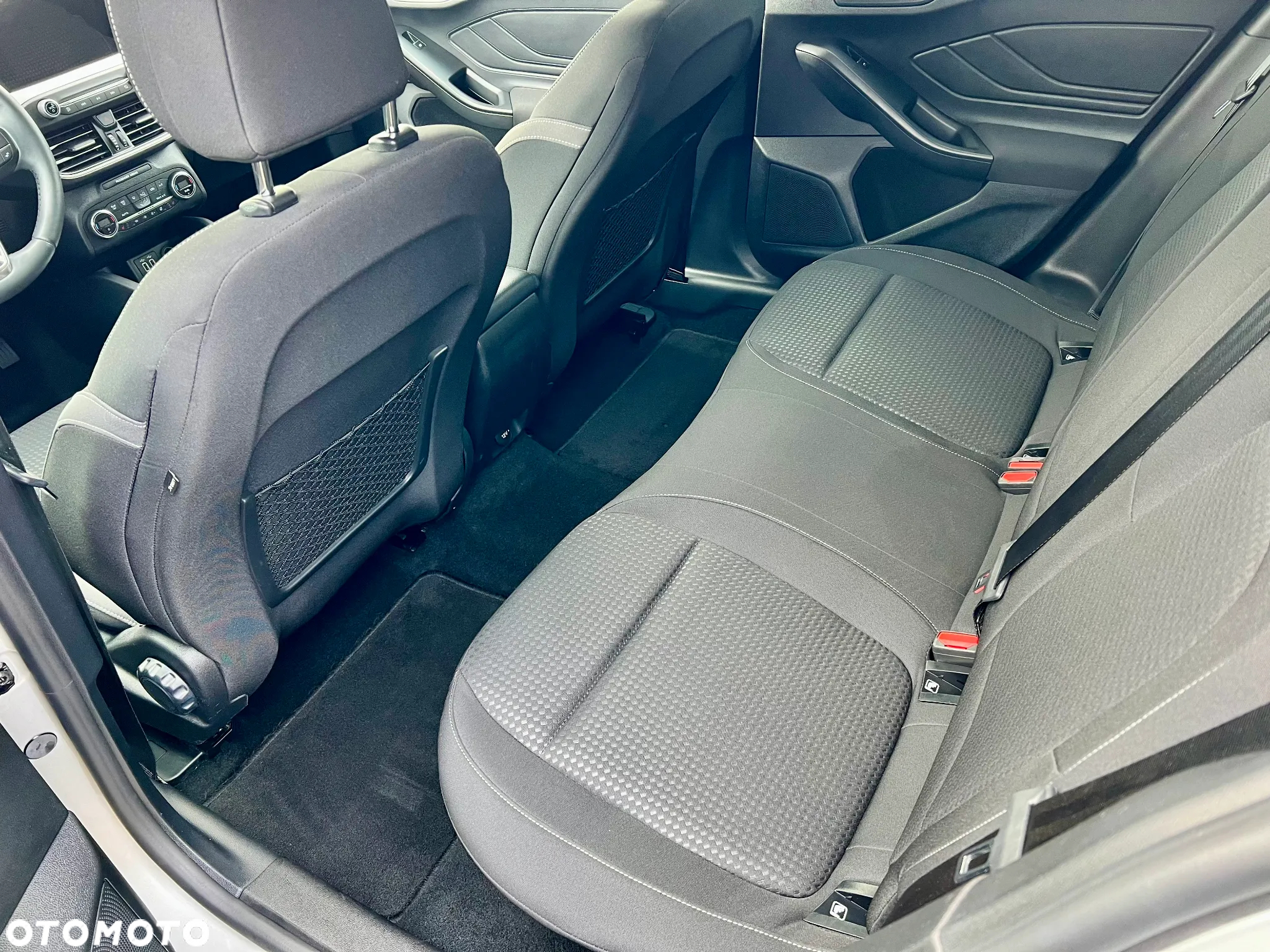 Ford Focus Turnier 1.5 EcoBlue Start-Stopp-System TITANIUM DESIGN - 40