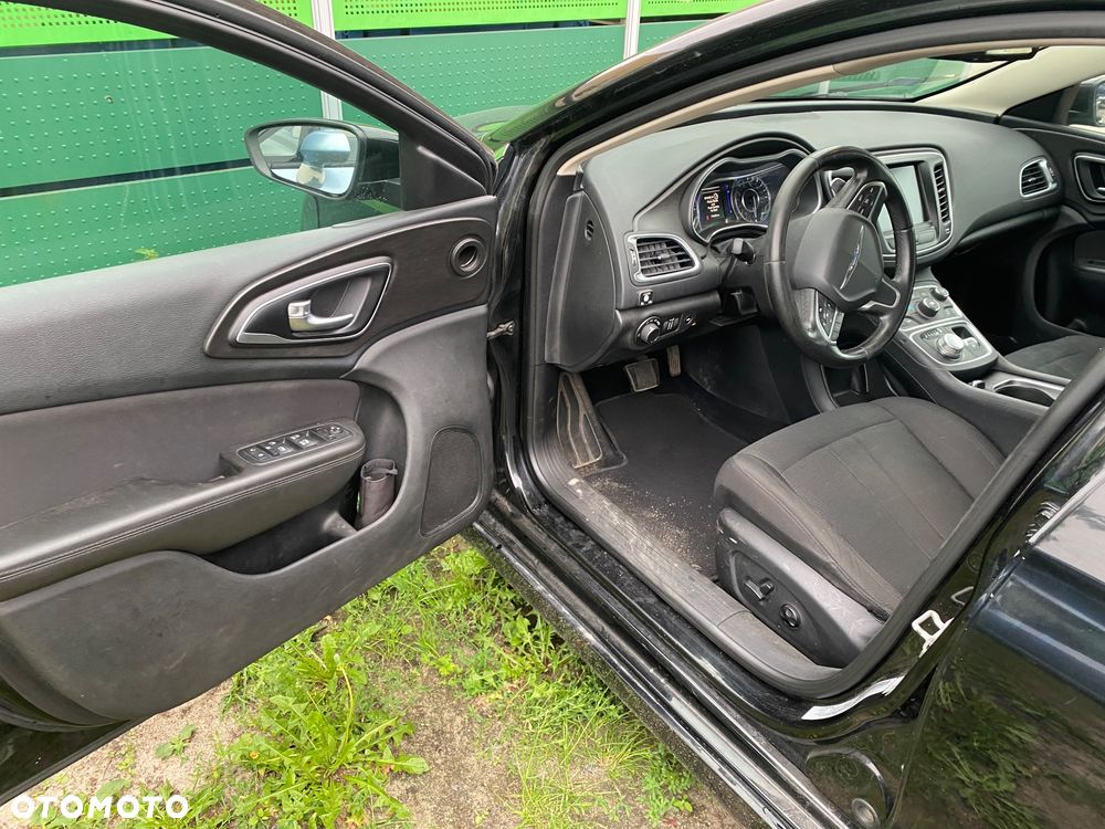 Chrysler 200 - 6