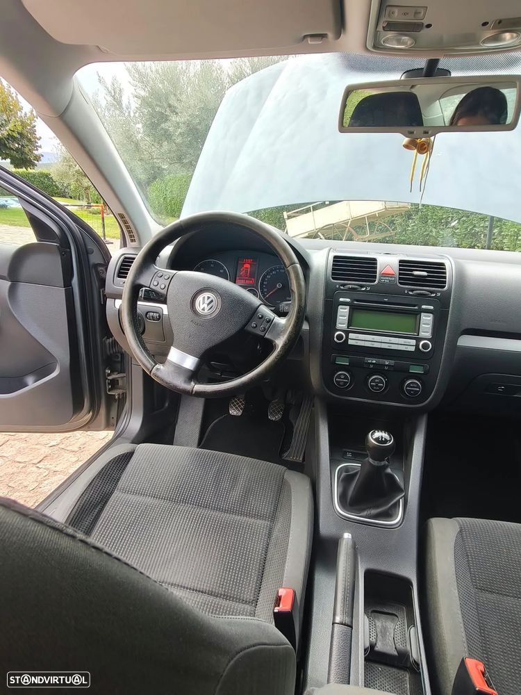 VW Jetta 1.9 TDi Confortline - 10