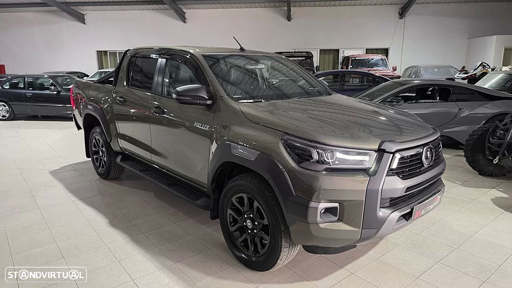 Toyota Hilux 2.8 D-4D 4WD GR Sport II - 3