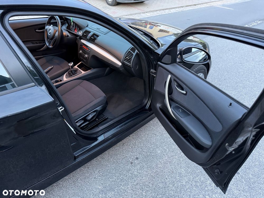 BMW Seria 1 120i - 13