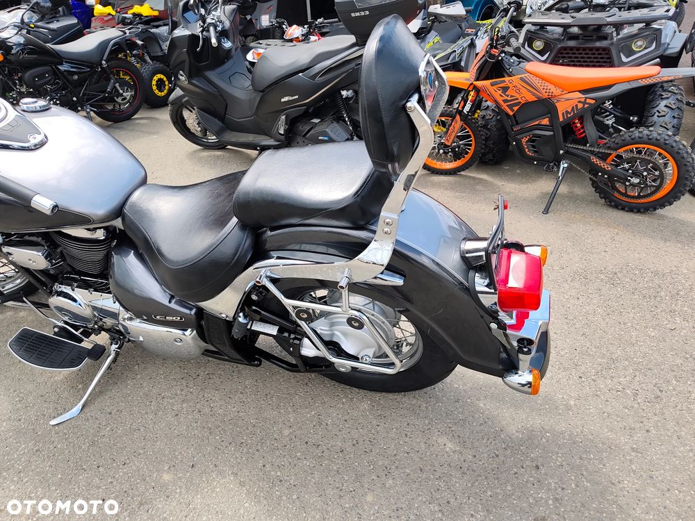 Suzuki VL 800 Volusia - Boulevard C50 - 7