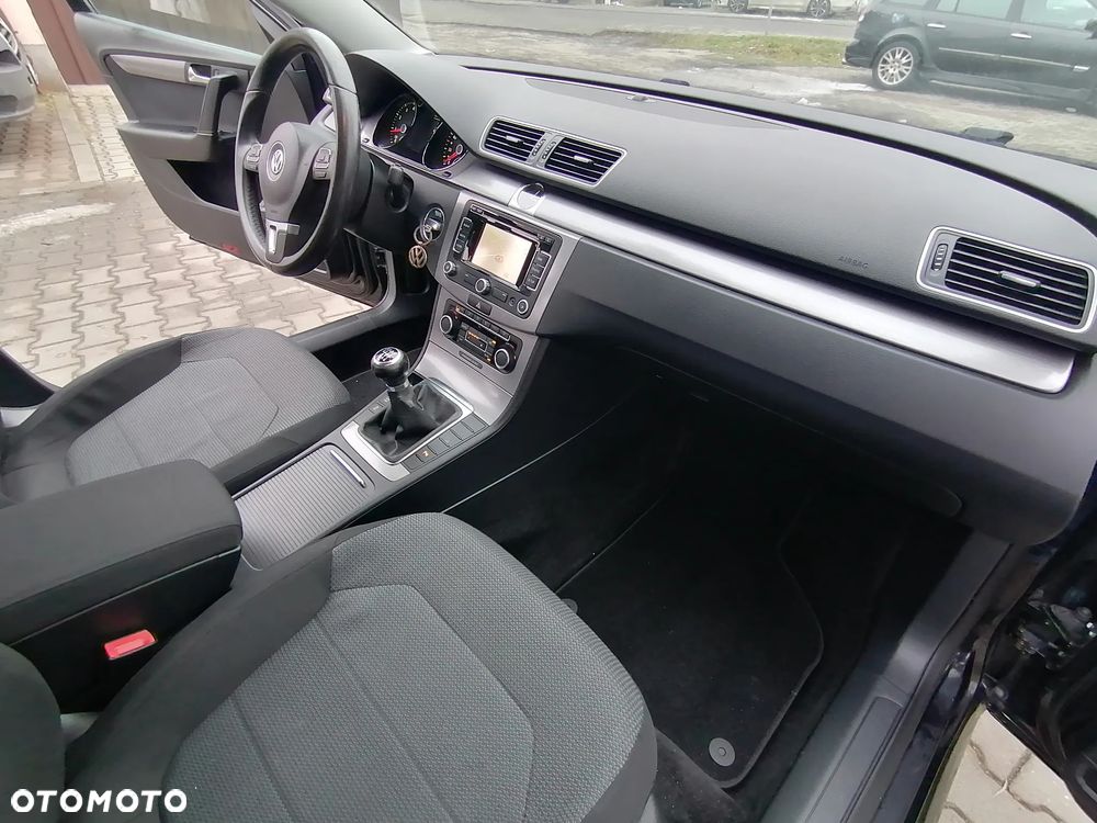 Volkswagen Passat - 30