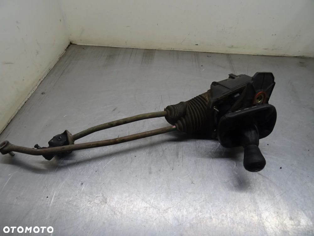 AUDI A4 B5 LIFT 1.9TDI LEWAREK WYBIERAK BIEGÓW 4B0711025D - 7