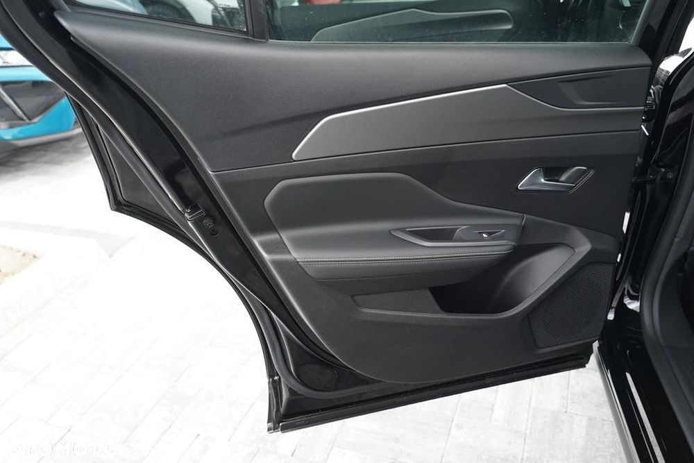 Peugeot 408 1.2 PureTech mHEV GT Exclusive S&S e-DSC6 - 8