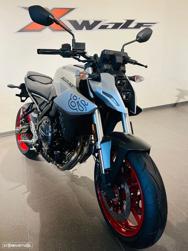 Suzuki GSX 8 S - 2