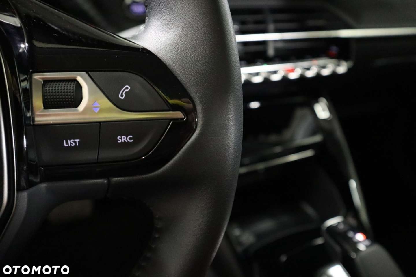 Peugeot 208 e-208 Allure - 22
