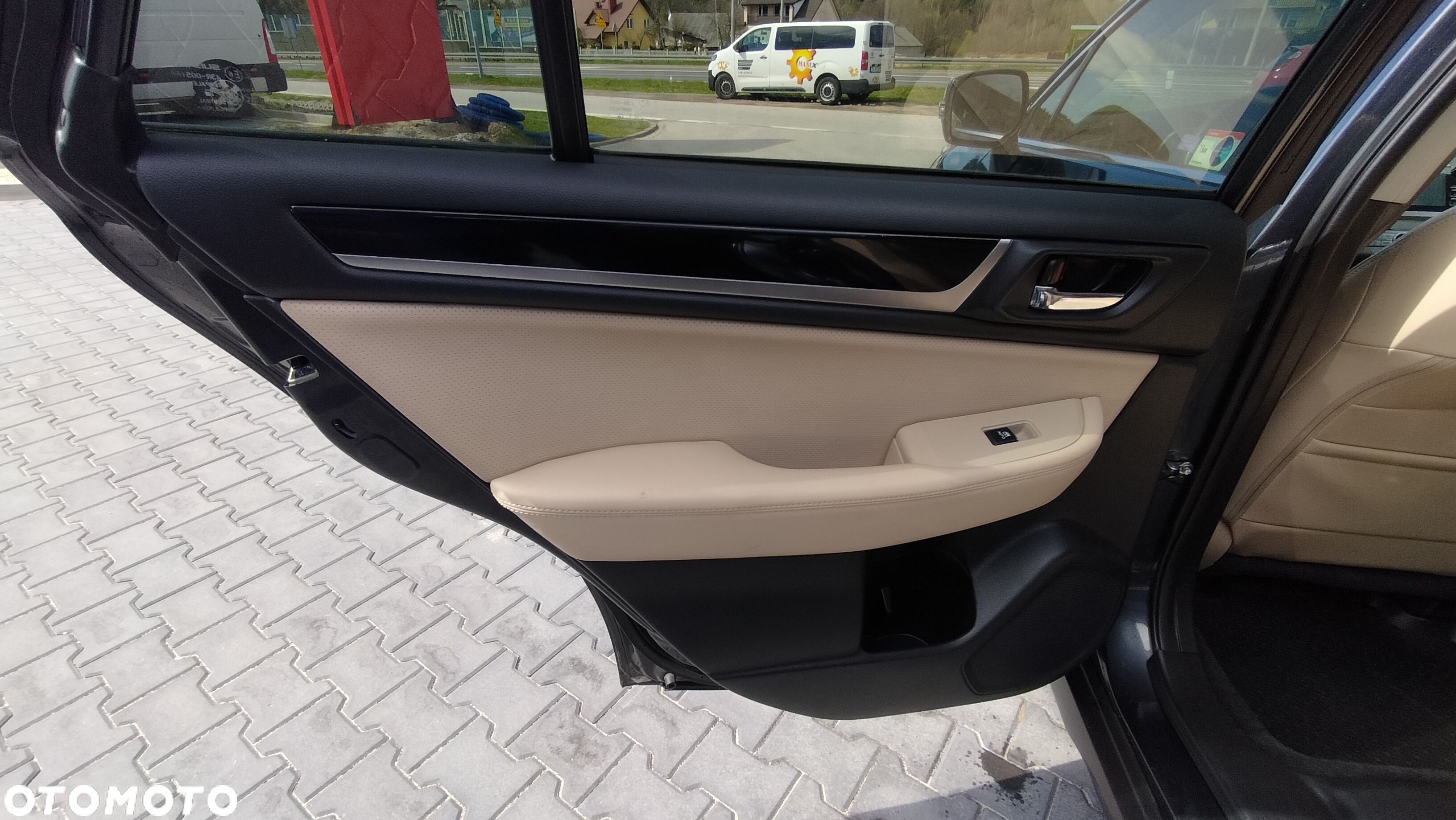 Subaru Outback 2.0D Exclusive Lineartronic - 24
