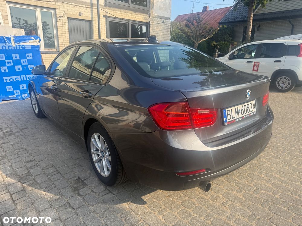 BMW Seria 3 320i - 4