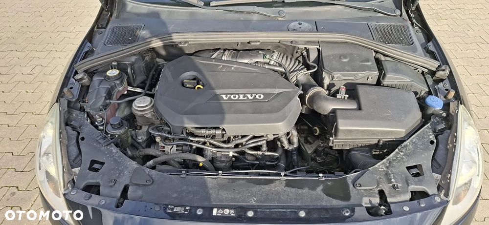 Volvo V60 D4 Momentum - 32