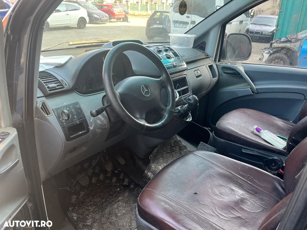 Dezmembrez Mercedes Benz Vito 2,2 CDI 2005 negru - 6