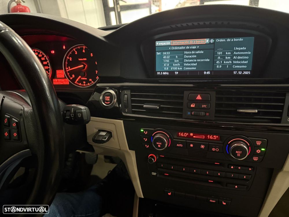 BMW 320 i Edition Exclusive - 32