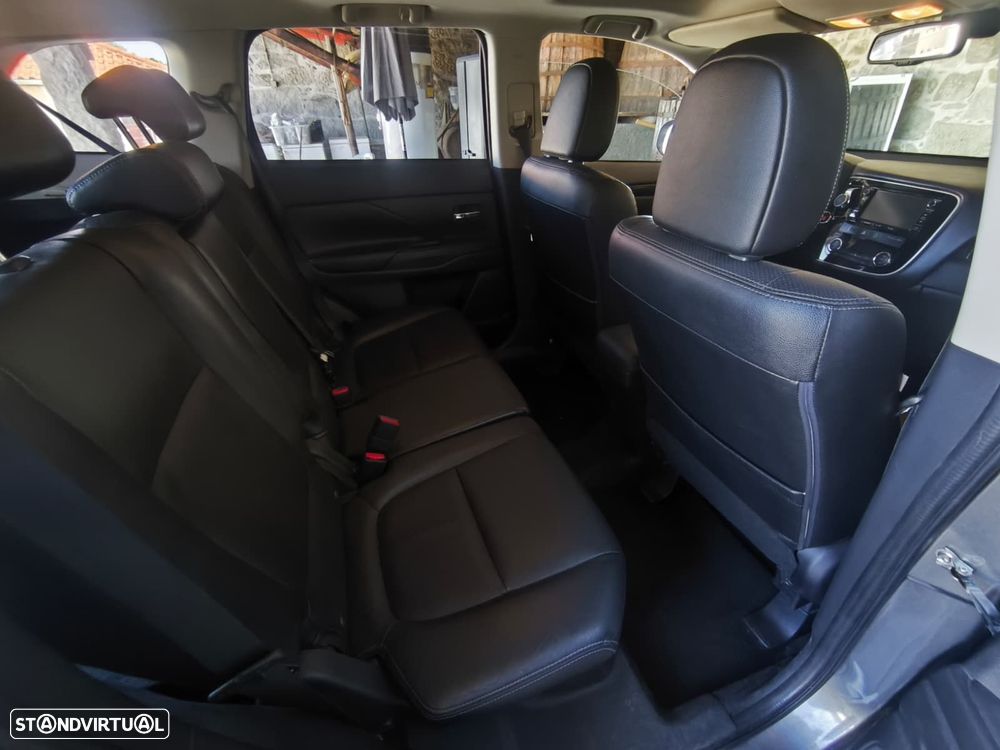 Mitsubishi Outlander 2.2 DI-D Instyle Navi - 10