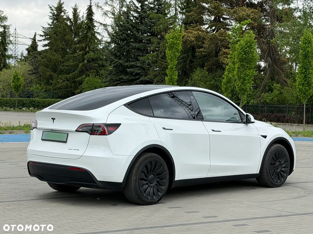 Tesla Model Y - 4