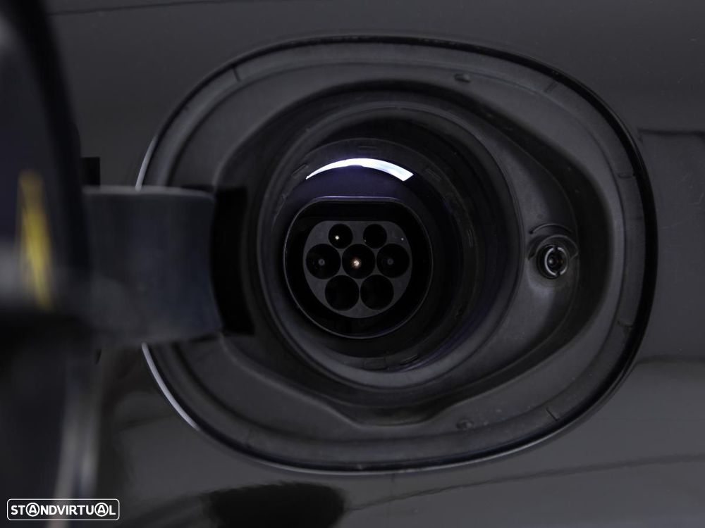 Volvo V90 2.0 T8 Momentum AWD Geartronic - 15