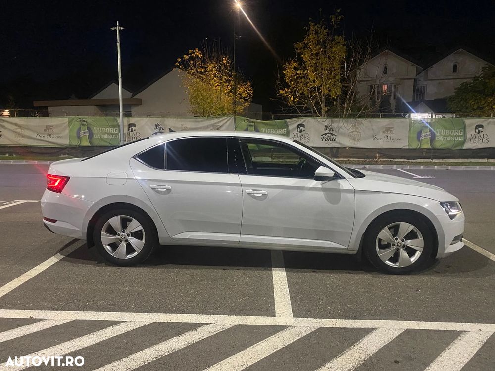 Skoda Superb 2.0 TDI DSG Ambition - 4