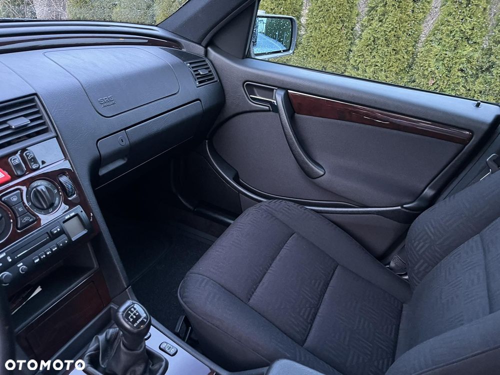 Mercedes-Benz Klasa C 180 Classic - 23