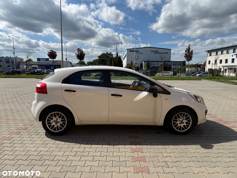 Kia Rio - 8