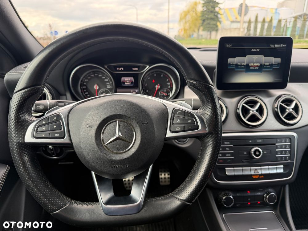 Mercedes-Benz GLA 180 7G-DCT UrbanStyle Edition - 21