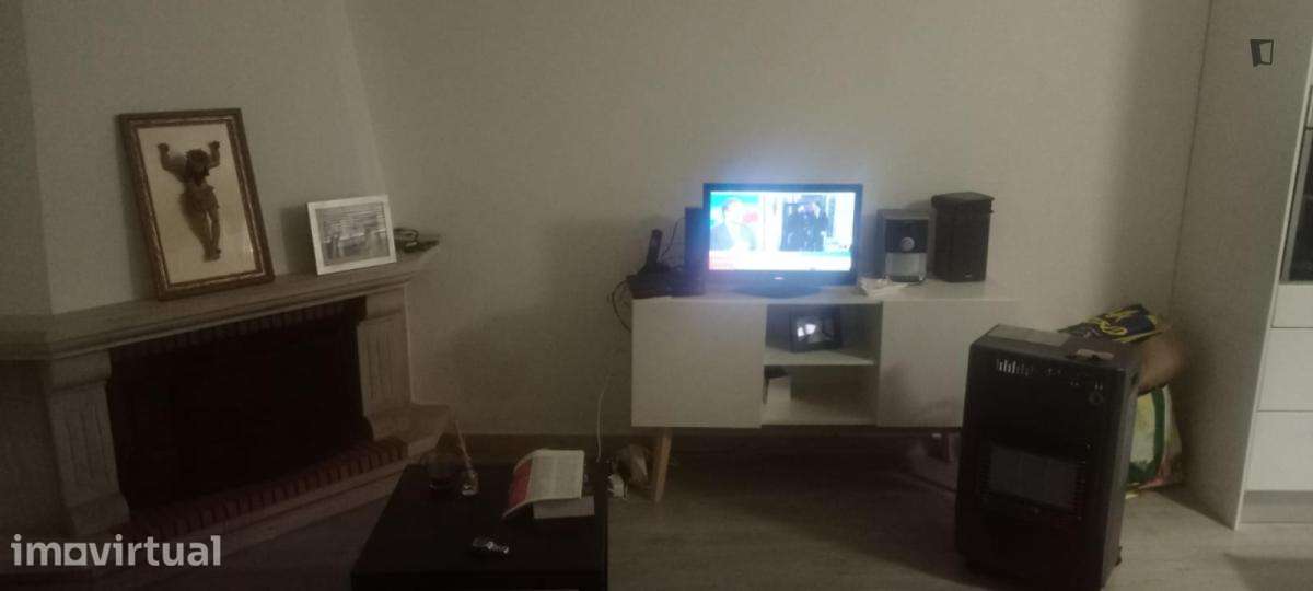 Quarto - localizado em Coimbra - Grande imagem: 3/10