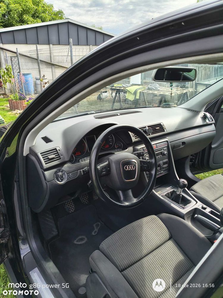Audi A4 Limousine - 4