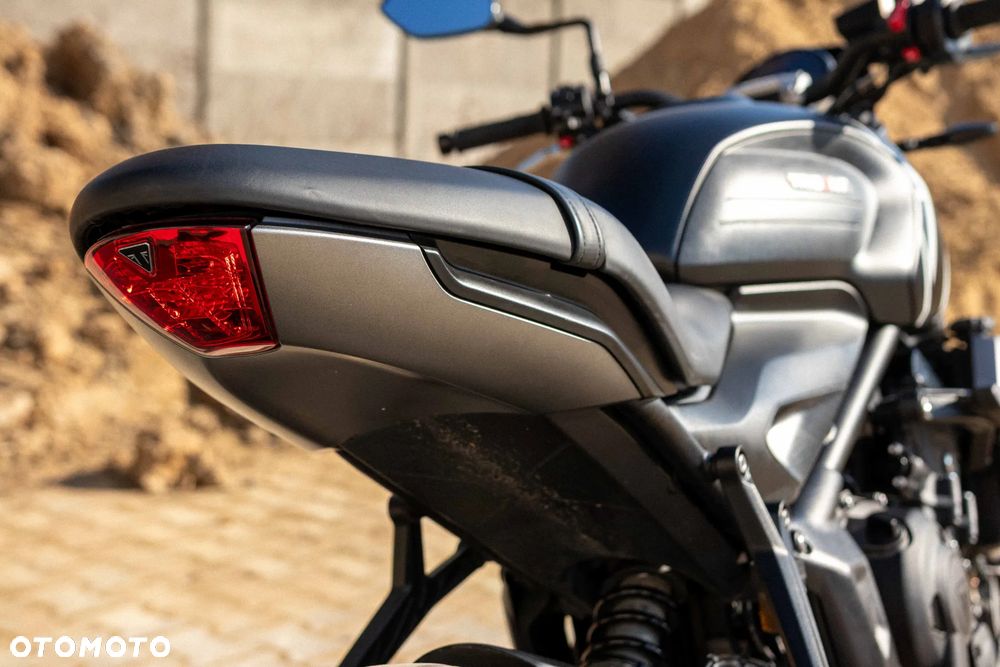 Triumph Trident - 34