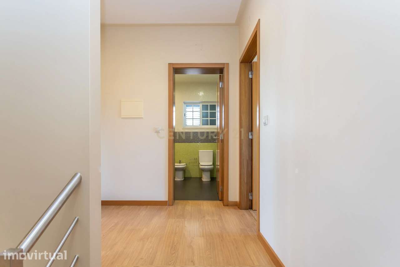 Viva com Qualidade e Espaço – Excelente Moradia T3 em Zona Residencial - Grande imagem: 5/58