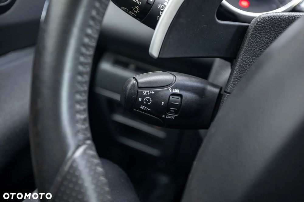 Peugeot 3008 Hybrid4 - 32