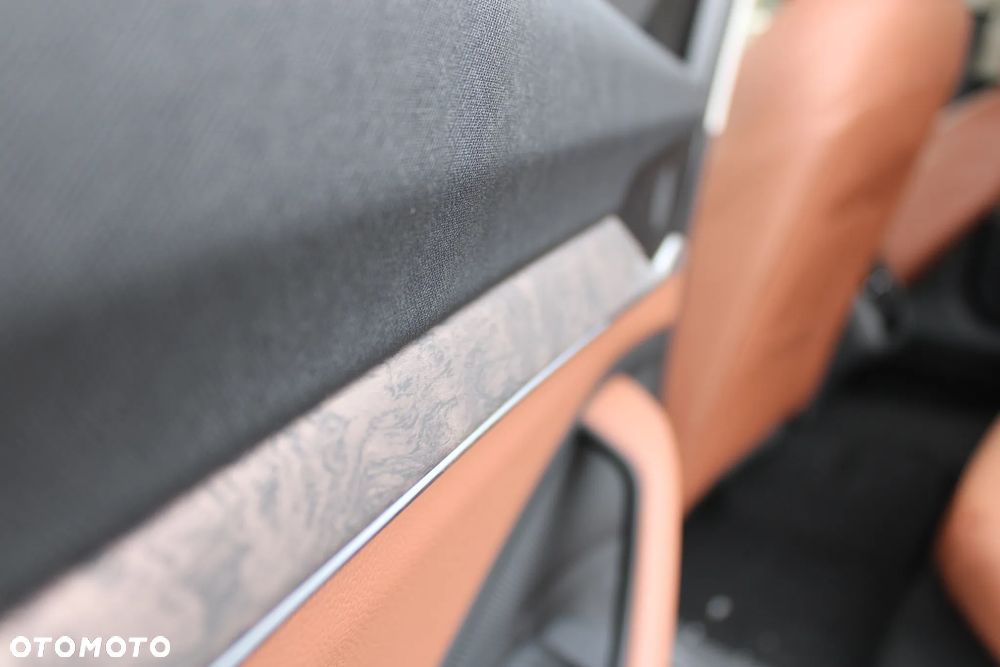 Skoda Superb 2.0 TDI SCR 4x4 L&K DSG - 12