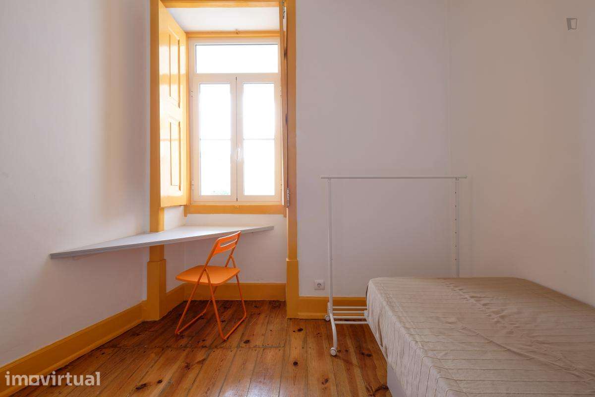 Quarto - localizado em Baixa Coimbra - Grande imagem: 2/16